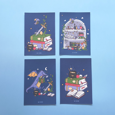 Quatro cartões ilustrados em fundo azul com objetos, animais e livros