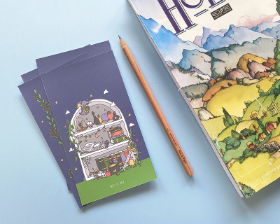 Marcadores de livros ilustrados, lápis de madeira e livro com capa colorida