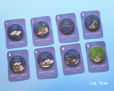 Oito pins ilustrados com texto em cartões roxos numerados de 1 a 8