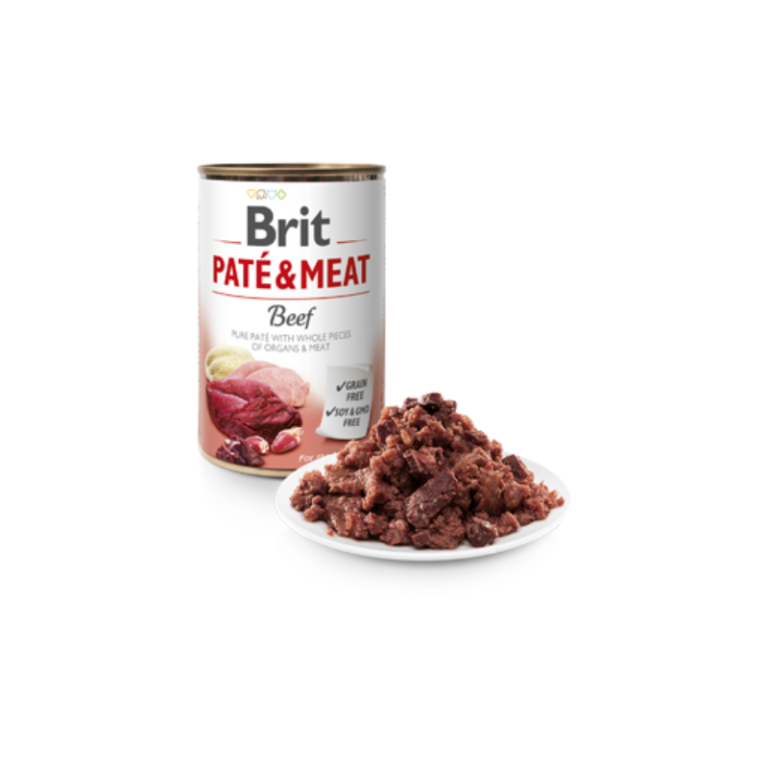 Lata de alimento para animais Brit Paté & Meat Beef com prato contendo paté de carne