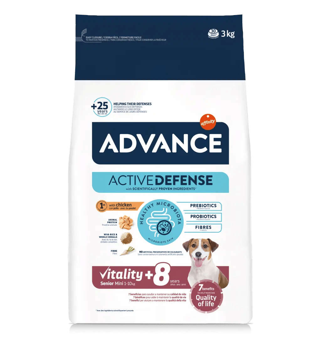 Advance Mini Senior +8 com Frango & Arroz Saco de ração para cães Advance Active Defense com 3 kg e imagem de cachorro.
