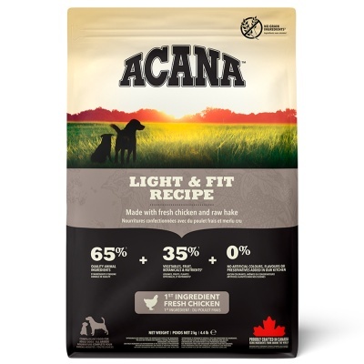 Saco de ração para cães ACANA LIGHT & FIT RECIPE com campo ao pôr do sol e dois cães pretos