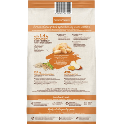 Embalagem de saco com detalhes de ingredientes naturais e código de barras