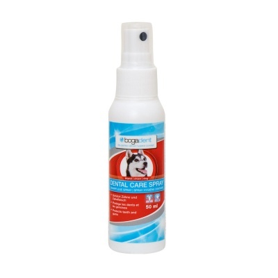 Frasco de spray dental para cães com rótulo azul e vermelho e imagem de cão