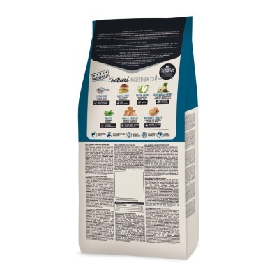 Embalagem de produto com ingredientes naturais e textos em inglês