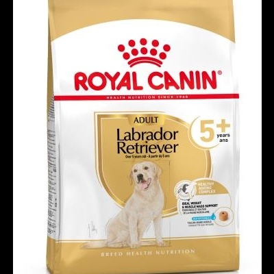 Saco de ração Royal Canin Labrador Retriever adulto 5+ anos