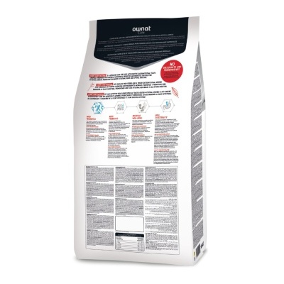 Saco de ração branco para animais com texto e instruções na parte de trás