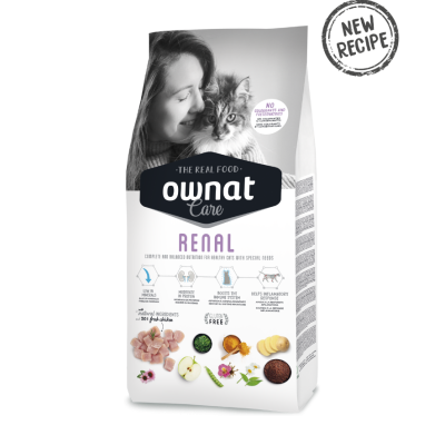 Embalagem branca e preta de ração Ownat Care Renal com imagem de mulher e gato
