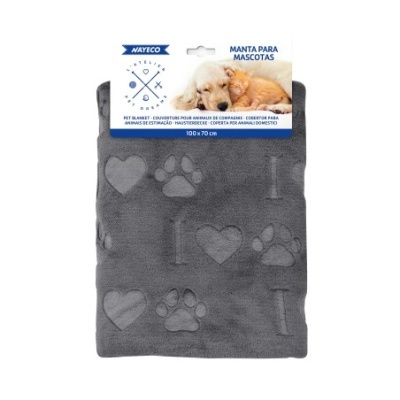 Manta cinzenta para mascotes com padrões em relevo e embalagem com etiqueta azul e branca