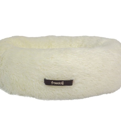 Cama redonda branca de pelúcia para animais com etiqueta freedog