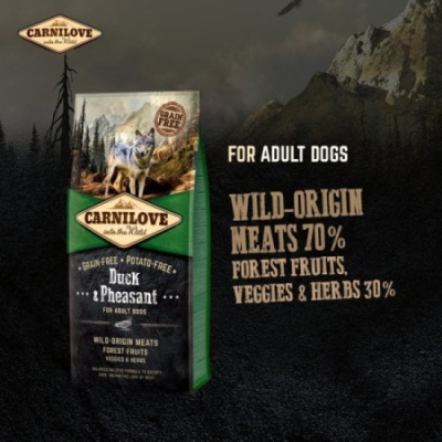 Emboração de ração Carnilove Duck & Pheasant para cães adultos, com texto e logo Carnilove visíveis.
