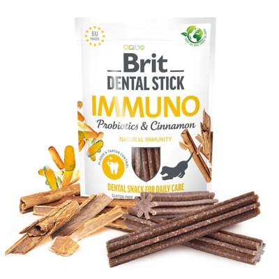 Pacote branco de snacks dentais Brit Dental Stick Immuno com próbioticos e canela e palitos marrons