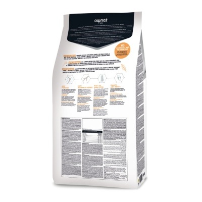 Embalagem de ração Ownat branca com texto e selo laranja