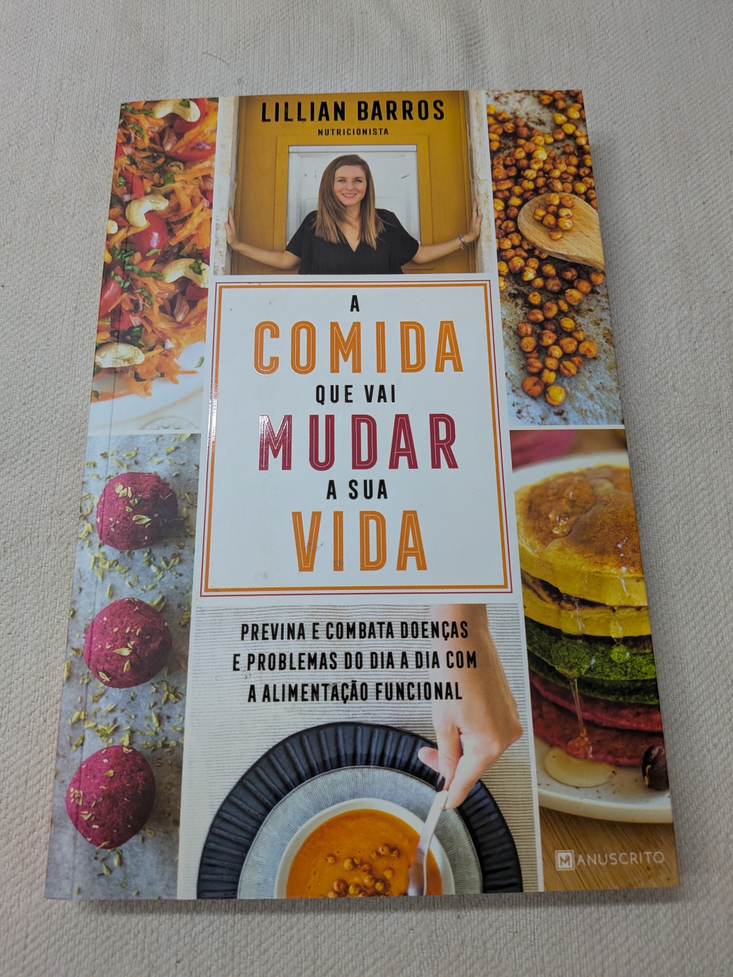 Lillian Barros - A Comida que Vai Mudar a Sua Vida Capa de livro com título em cores vivas e fotos de alimentos