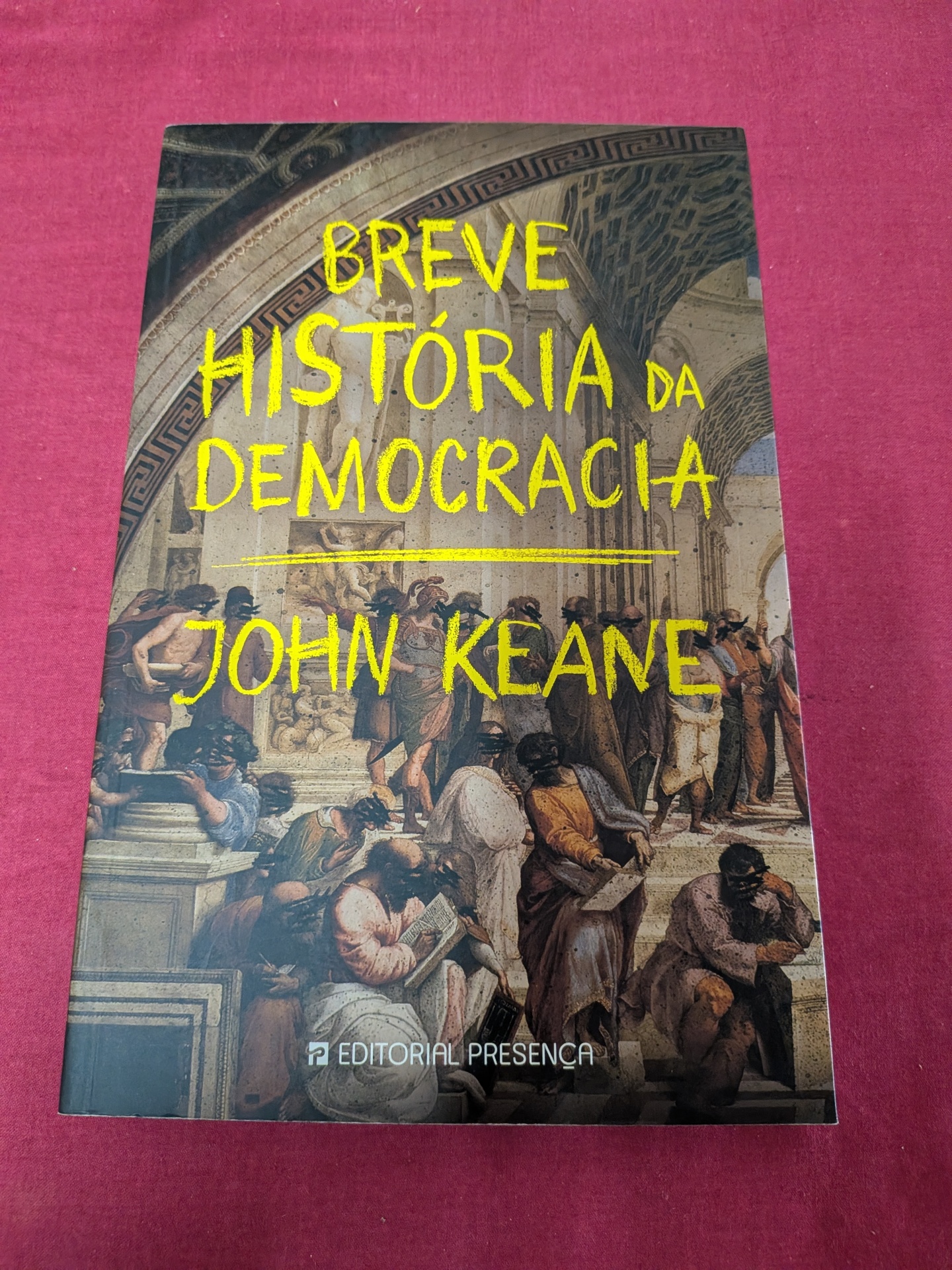 Breve História da Democracia de John Keane Capa de livro Breve História da Democracia de John Keane com pintura clássica em fundo castanho-bege