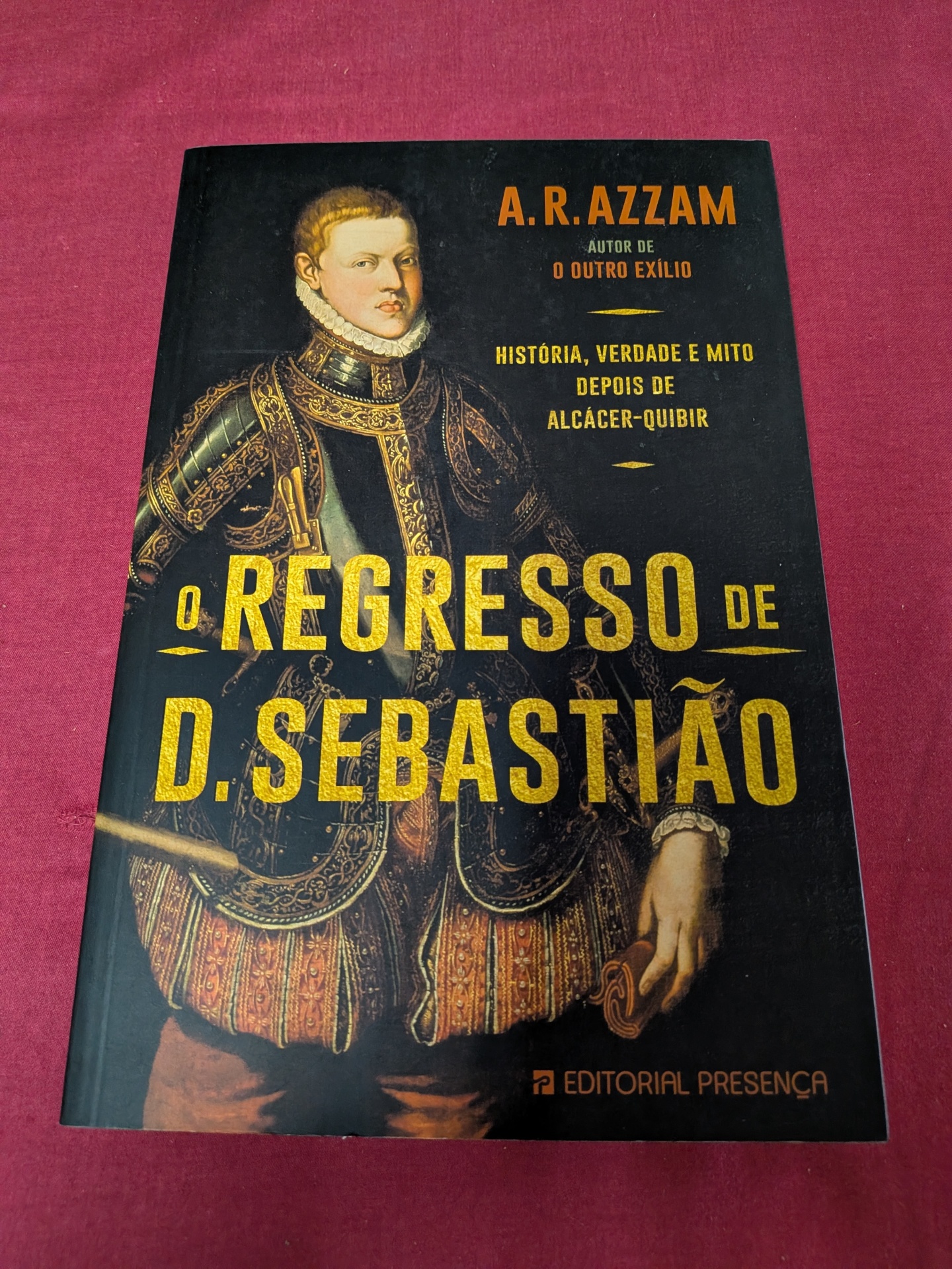O Regresso de D. Sebastião de A. R. Azzam Capa de livro com pintura histórica de homem com armadura e texto O REGRESSO DE D. SEBASTIÃO