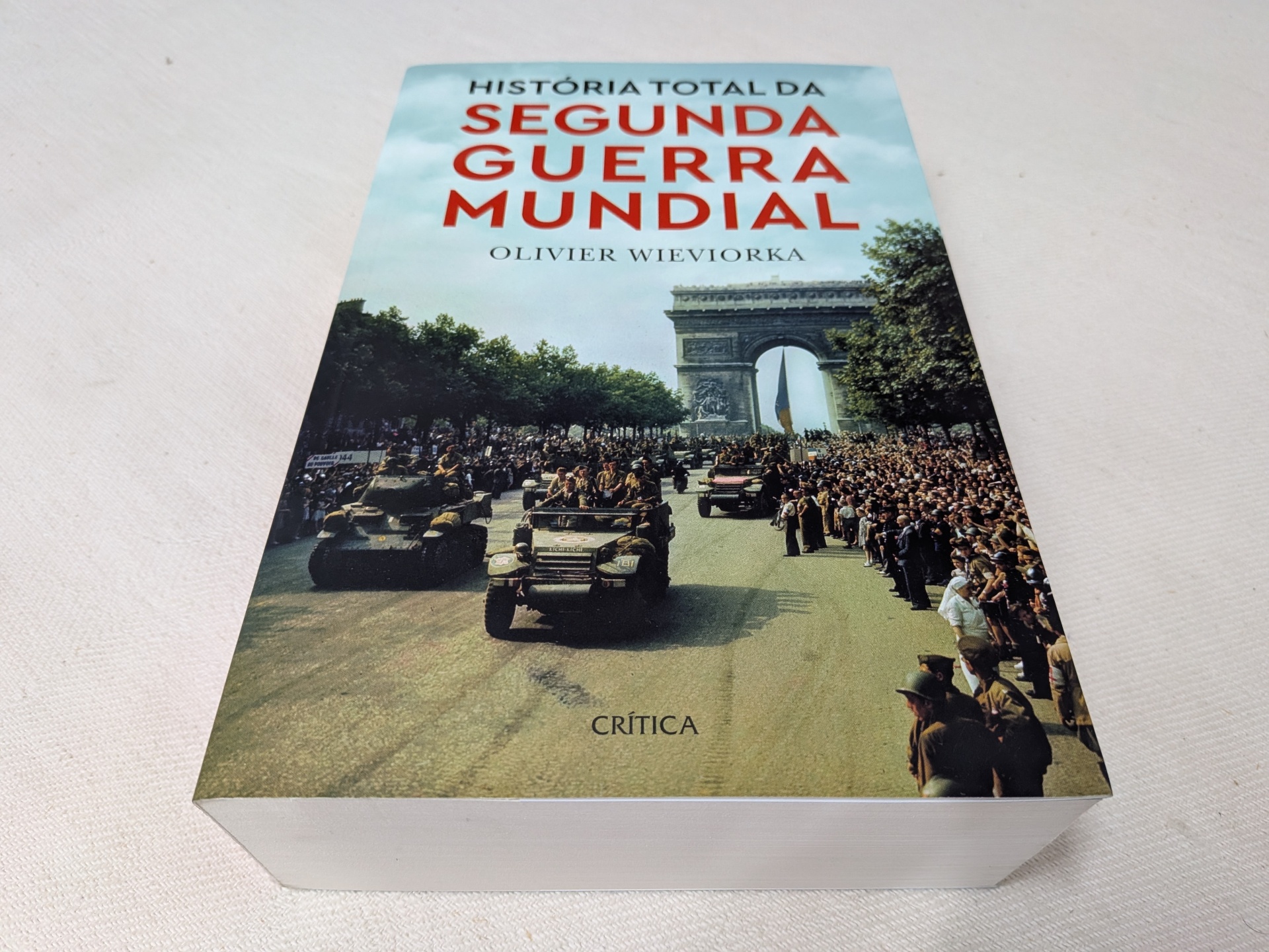 Olivier Wieviorka - História Total da Segunda Guerra Mundial Livro sobre Segunda Guerra Mundial com imagem histórica e Arco do Triunfo na capa
