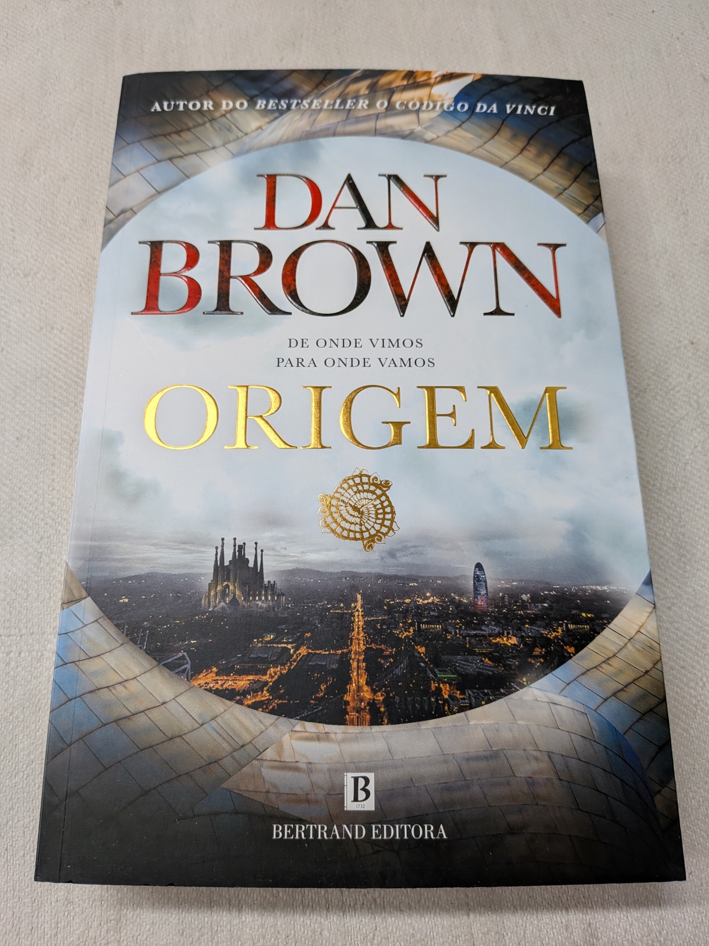 Dan Brown - Origem Capa do livro Origem de Dan Brown com edição Bertrand Editora