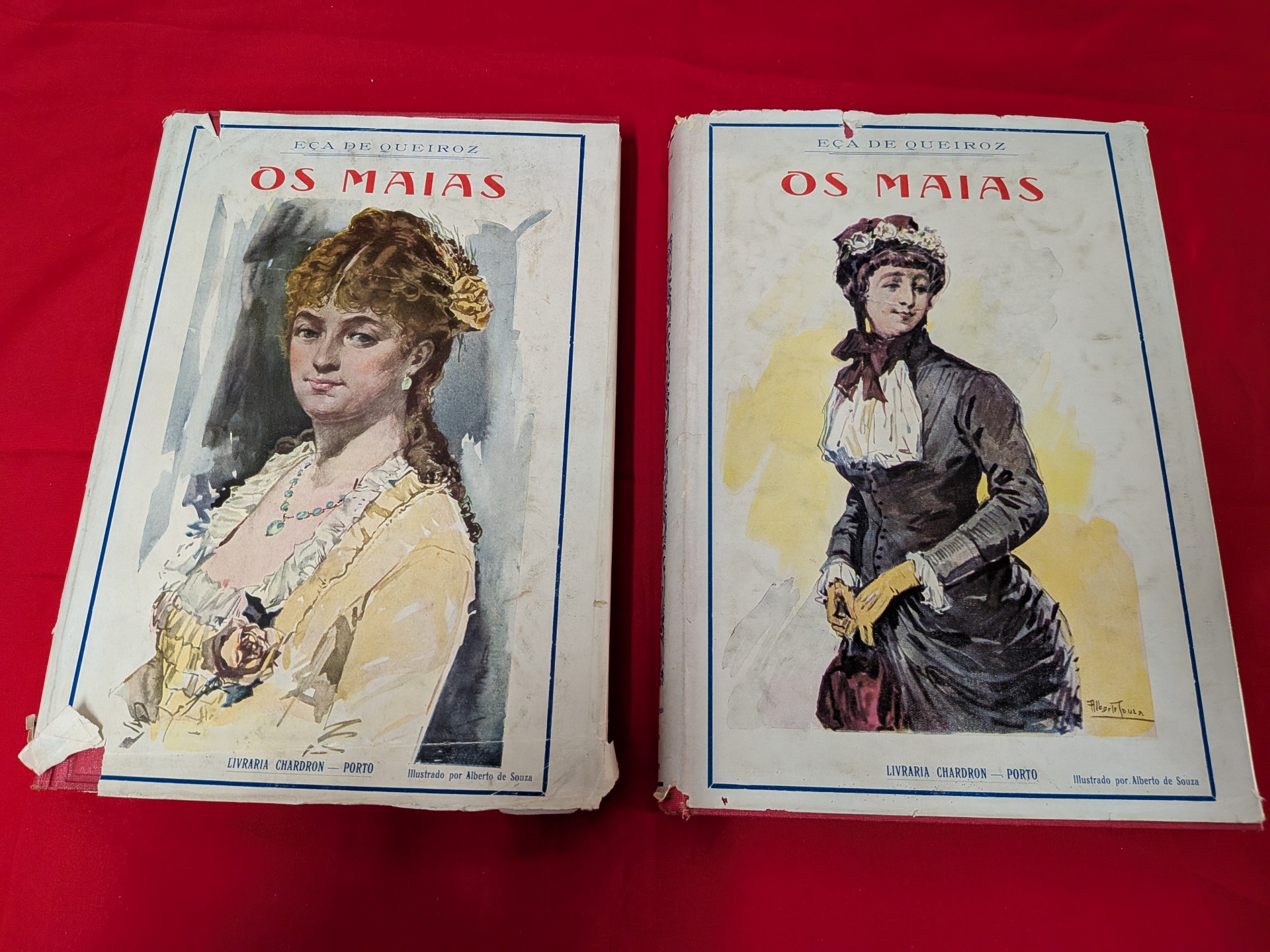 Eça de Queirós - Os Maias 1927 a 1928 Capas de livros antigos Os Maias de Eça de Queiroz com ilustrações de mulheres em roupas clássicas