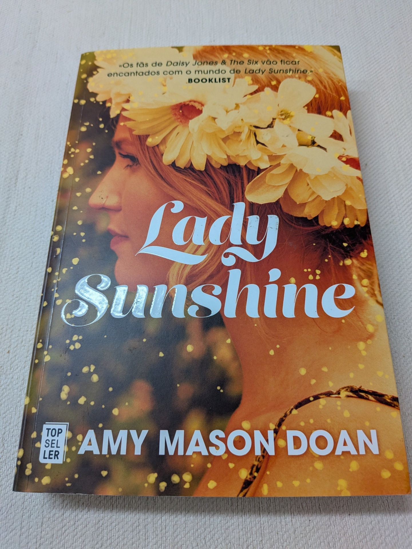Amy Mason Doan - Lady Sunshine Capa do livro Lady Sunshine com imagem da mulher de perfil e texto em letras brancas