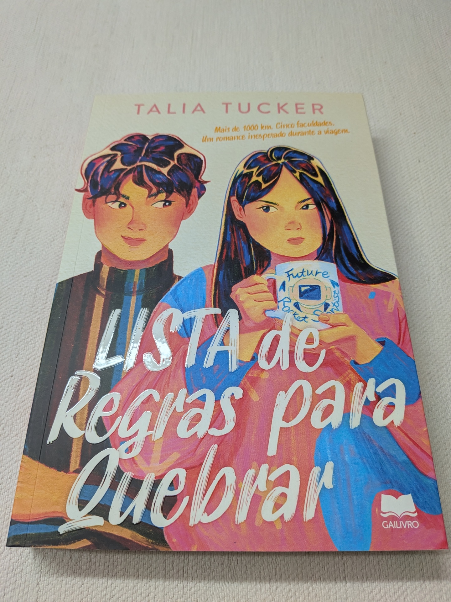 Talia Tucker - Lista de Regras para Quebrar Capa de livro ilustrada com duas pessoas e título lista de regras para quebrar.