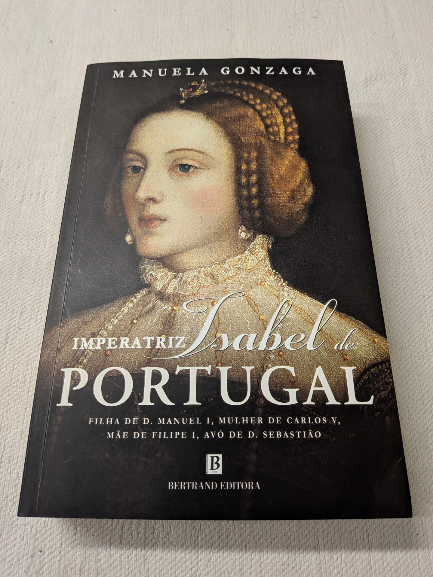 Manuela Gonzaga - Imperatriz Isabel de Portugal Capa do livro Imperatriz Isabel de Portugal com retrato renascentista