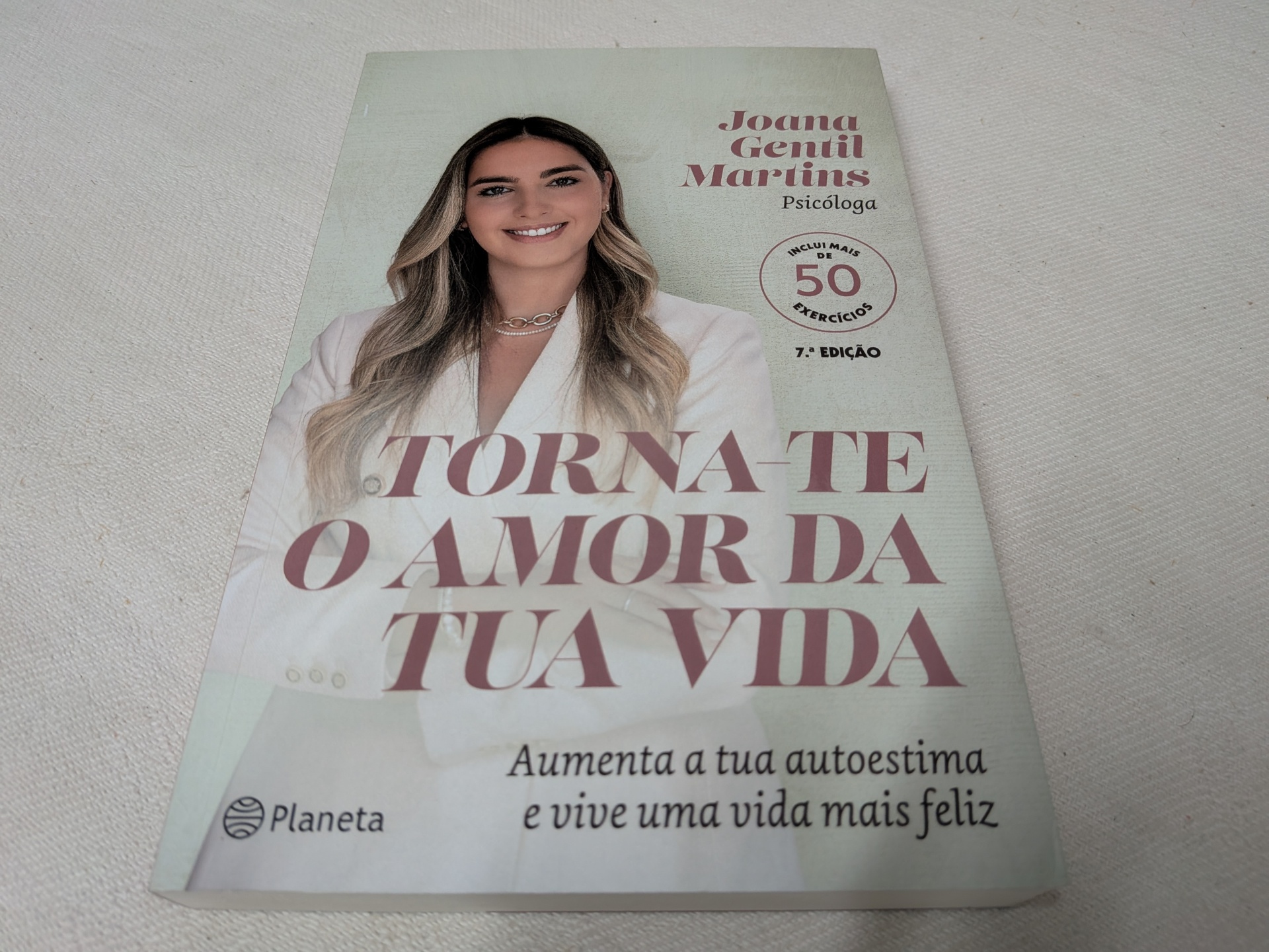 Joana Gentil Martins - Torna-te o Amor da Tua Vida Capa do livro 'TORNA-TE O AMOR DA TUA VIDA' de Joana Gentil Martins