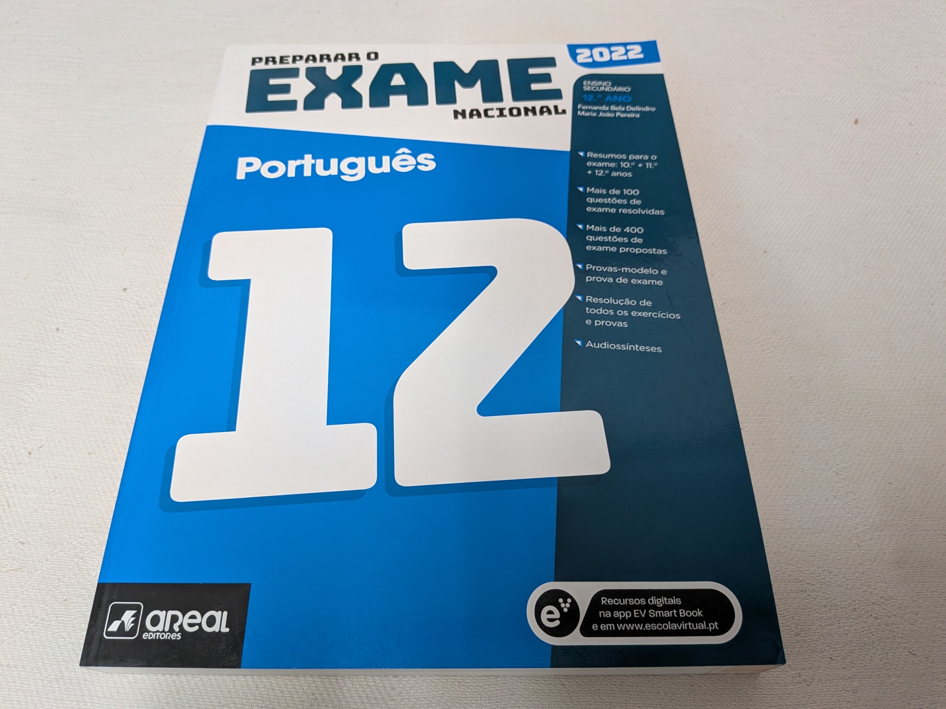Preparar o Exame Nacional 2022 - Português - 12.º Ano Livro azul e branco Preparar o Exame Nacional 2022 Português 12