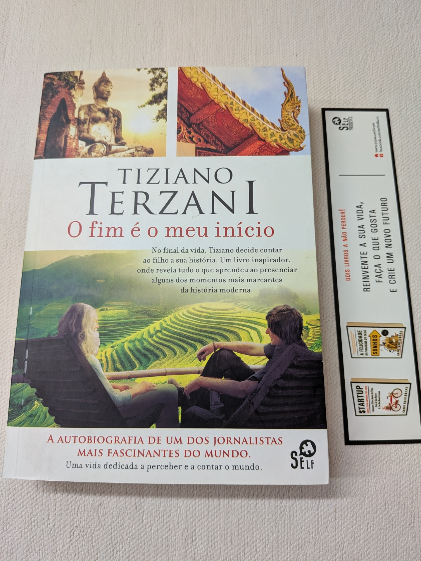 Tiziano Terzani - O Fim é o Meu Início Capa do livro 'O fim é o meu início' de Tiziano Terzani, com imagens de Buda, arquitetura asiática e campos verdes em socalcos.