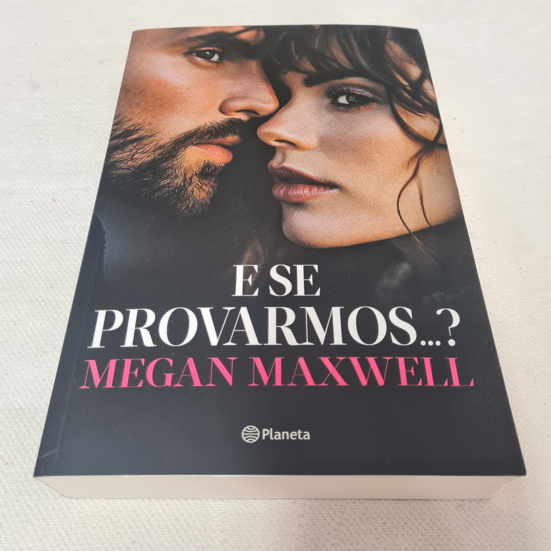 Megan Maxwell - E Se Provarmos...? Capa do livro 'E SE PROVARMOS...?' de Megan Maxwell com imagem de homem e mulher em close