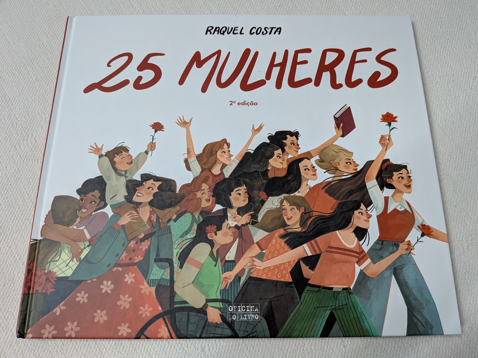 Raquel Costa - 25 Mulheres Capa de livro 25 MULHERES com ilustração de mulheres e criança