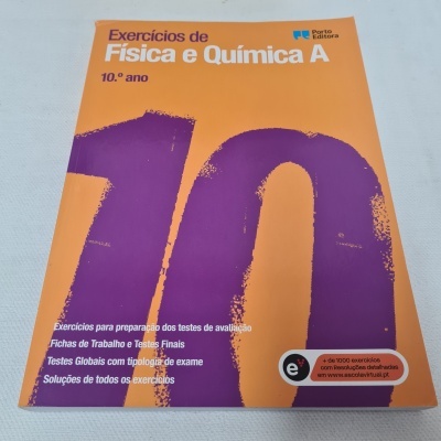 Capa de livro de exercícios de Física e Química A para o 10.º ano, laranja e roxa