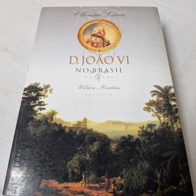 Capa de livro D. João VI no Brasil, com imagem de paisagem e texto visível na capa.