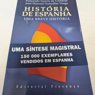 Capa do livro História de Espanha com texto promocional e design simples azul e amarelo