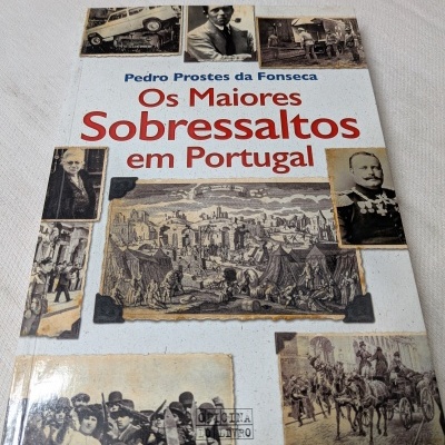 Capa do livro Os Maiores Sobressaltos em Portugal com fotografias históricas