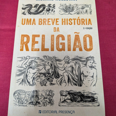 capa de livro com o título UMA BREVE HISTÓRIA DA RELIGIÃO