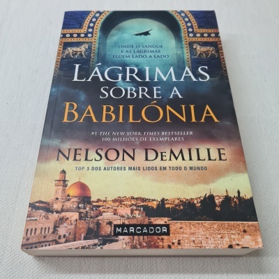 Capa do livro Lágrimas Sobre a Babilónia de Nelson DeMille