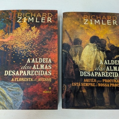 Capas de dois livros de Richard Zimler, A ALDEIA das ALMAS DESAPARECIDAS Parte I e Parte II.