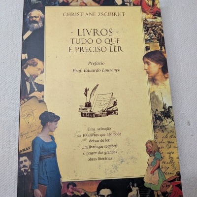 Capa de livro com título e imagens de personagens históricas e literárias em tons sépia
