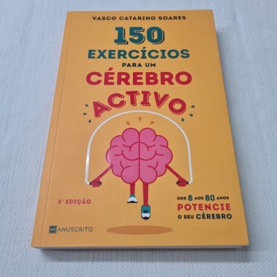 Capa de livro amarela com título e ilustração de cérebro