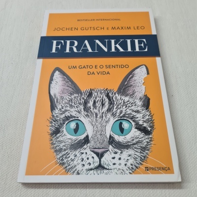 Capa de livro com ilustração de gato e texto FRANKIE, UM GATO E O SENTIDO DA VIDA