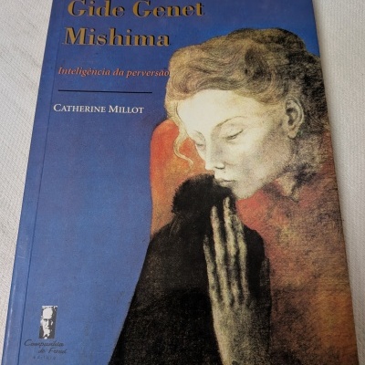 Livro Gide Genet Mishima com capa azul e ilustração de figura feminina e figura negra