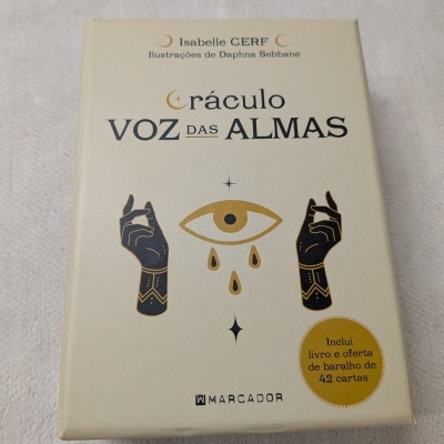 Caixa do oráculo VOZ DAS ALMAS com ilustrações e texto em português.