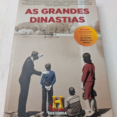 Capa do livro As Grandes Dinastias com família e selo Bestseller