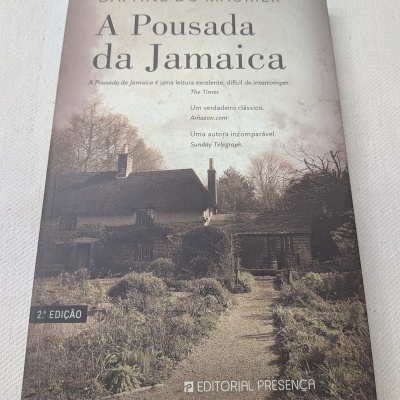 Capa de livro com título A Pousada da Jamaica e foto de casa antiga