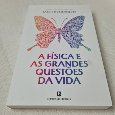 Livro 'A Física e as Grandes Questões da Vida' com capa branca e ilustração colorida de borboleta