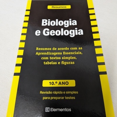Livro Biologia e Geologia 10.º ano capa preta e amarela