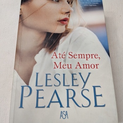 Capa de livro com mulher de perfil e texto Até Sempre, Meu Amor LESLEY PEARSE
