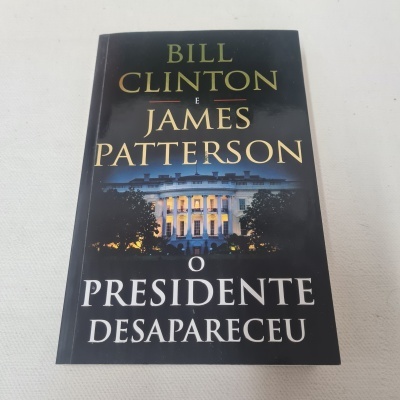 Capa do livro 'O Presidente Desapareceu' com imagem da Casa Branca à noite