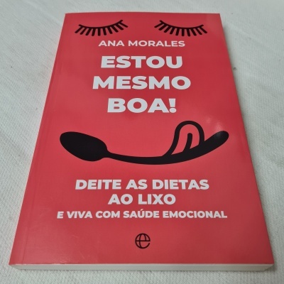 Capa de livro vermelha com texto e ilustrações de olhos e língua